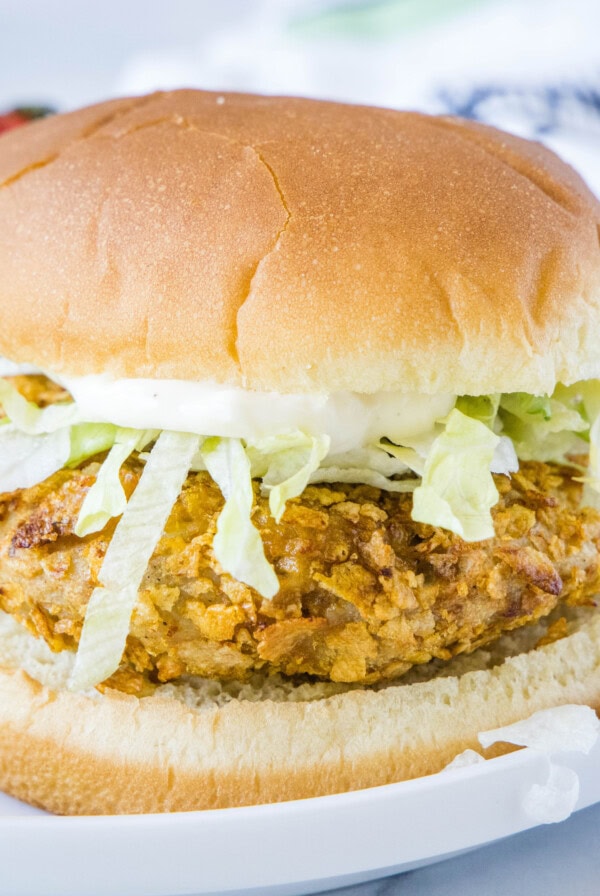 close up crispy chicken sandwich