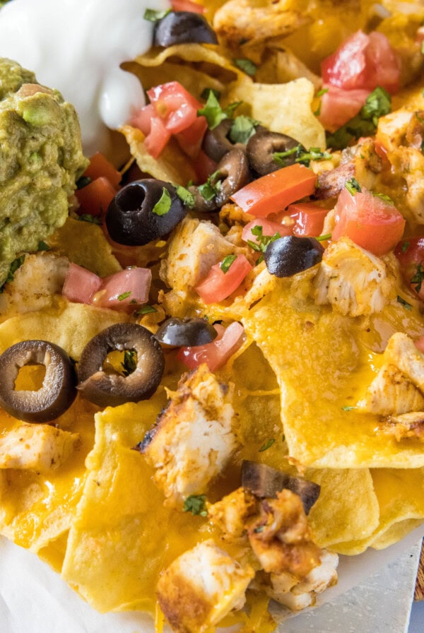close up cooked air fryer chicken nachos
