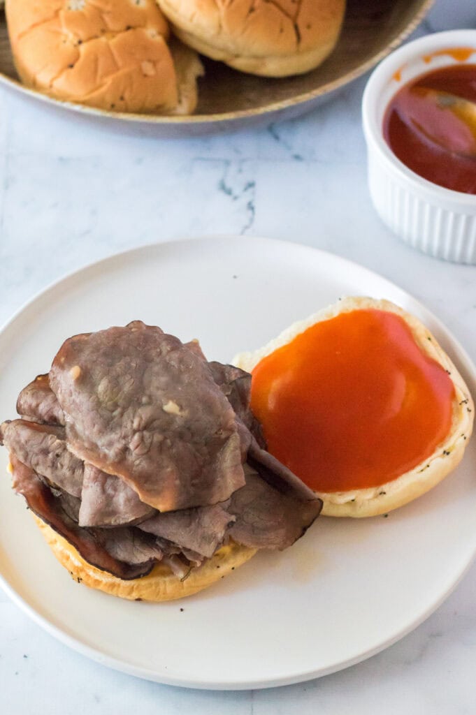 assembling roast beef sandwich