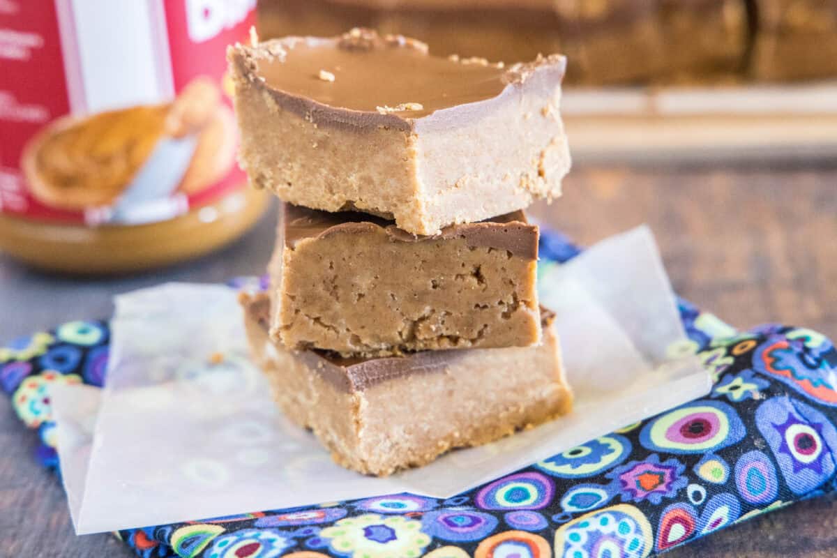 No Bake Biscoff Bars – These rich, no bake bars are packed with crushed Biscoff cookies and cookie butter, then topped with a creamy layer of melted chocolate.