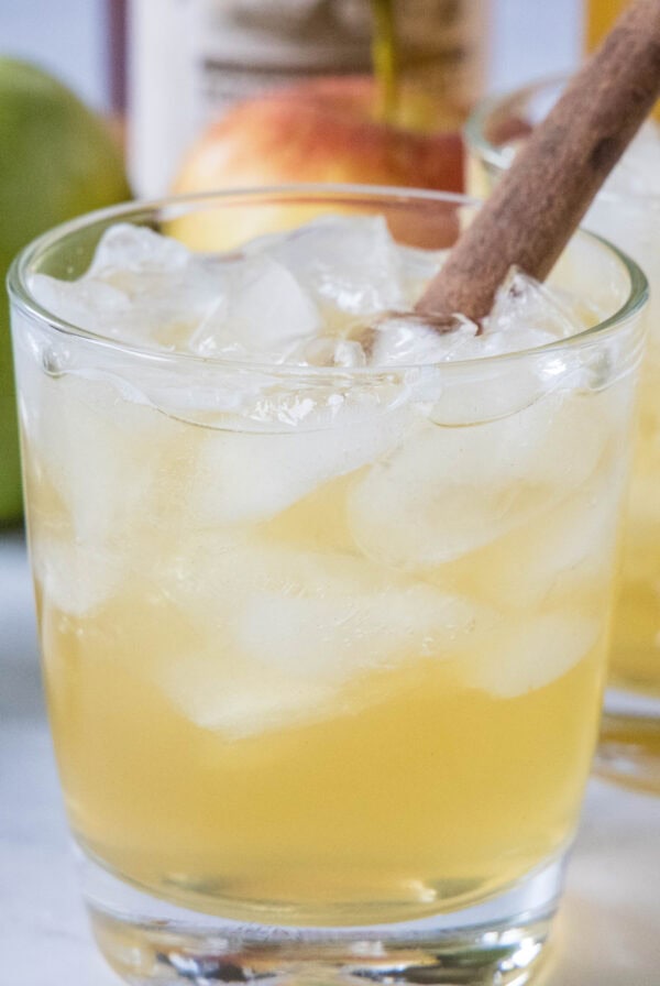 close up bourbon apple cider in a glass