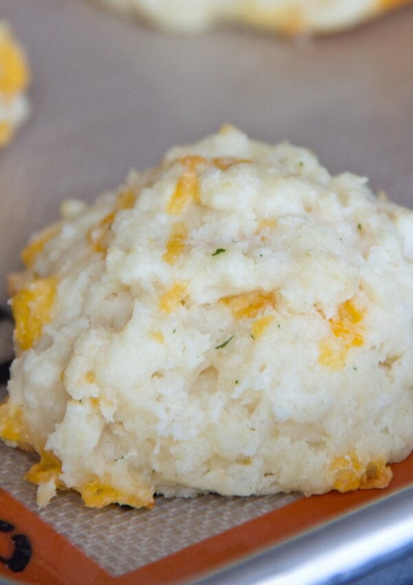 Cheddar Bay Biscuits - a quick and easy homemade Cheddar Bay Biscuit recipe, just like at Red Lobster