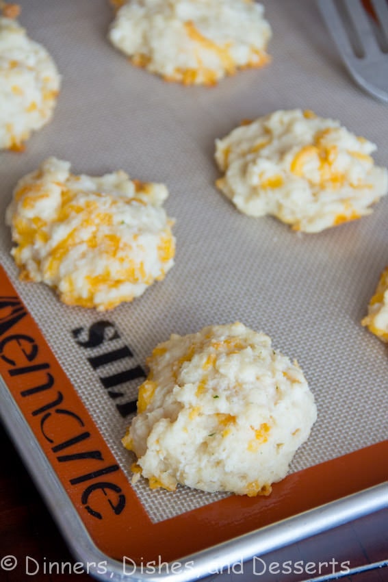 Cheddar Bay Biscuits - a quick and easy homemade Cheddar Bay Biscuit recipe, just like at Red Lobster