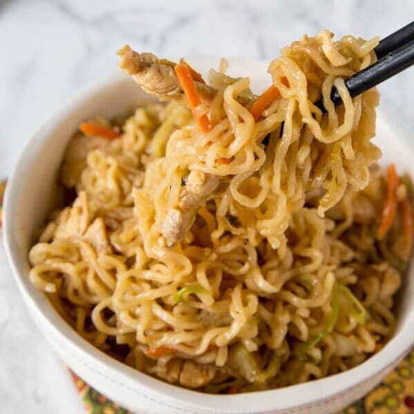 Chow Mein Noodles with Chicken is an easy recipe to get dinner on the table in minutes. So much better than take out in the same amount of time.