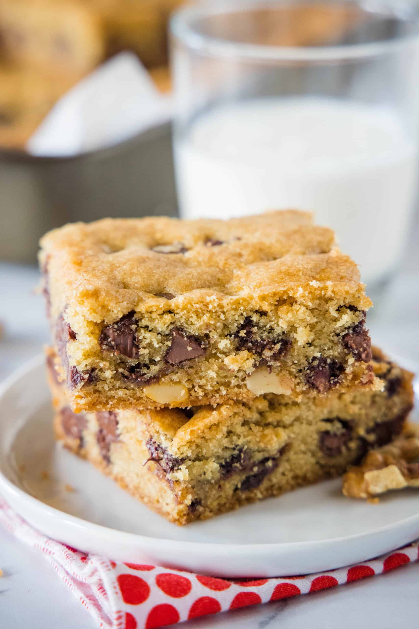 Two Congo bars stacked on a white plate.