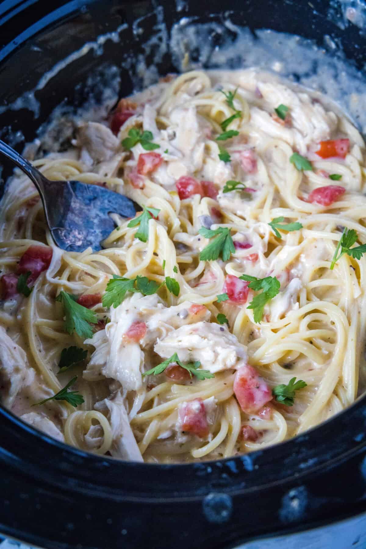 slow cooker chicken spaghetti in the crockpot