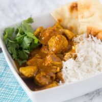 Easy Coconut Chicken Curry - a quick and easy chicken curry with coconut milk for creamy and delicious dinner. 