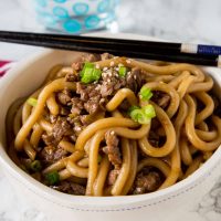 Garlic Beef Noodle Bowls - an Asian style noodle bowl with lots of garlic, that is ready in just minutes! Great for busy nights.