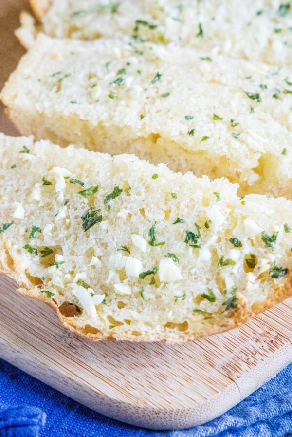 close up garlic bread