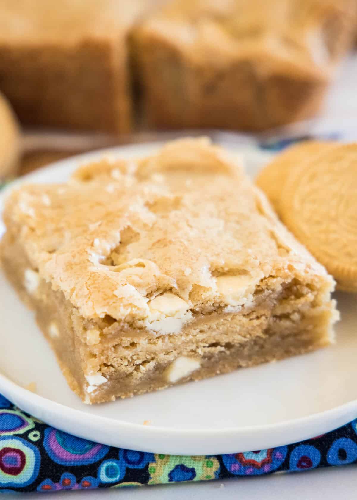 golden oreo bar on a white plate