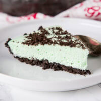 Grasshopper Pie - A light and creamy pie. Chocolate cookie crust, with a creamy mint filling.  Super easy no bake pie that is great for the holidays.