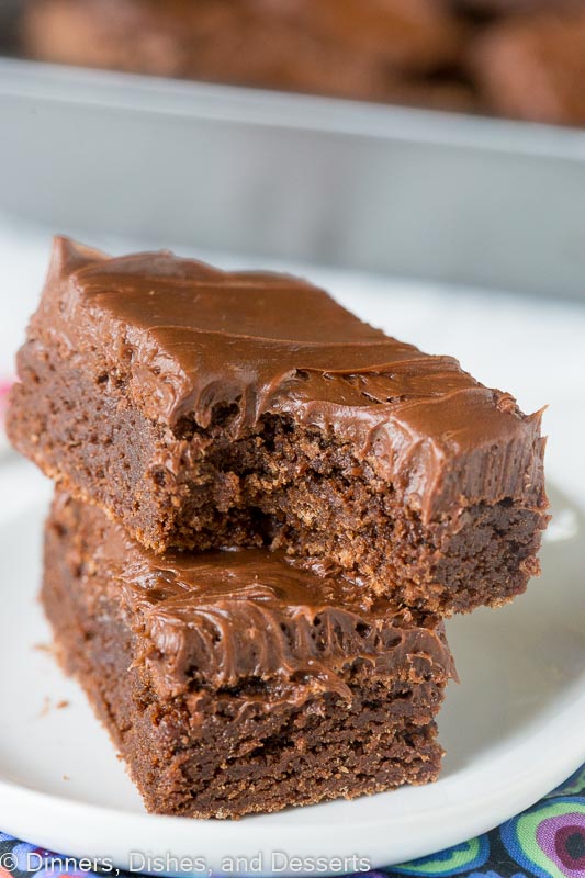 Easy Homemade Brownies Recipe - an easy one bowl brownie recipe that are super fudgy, chocolately, and delicious!
