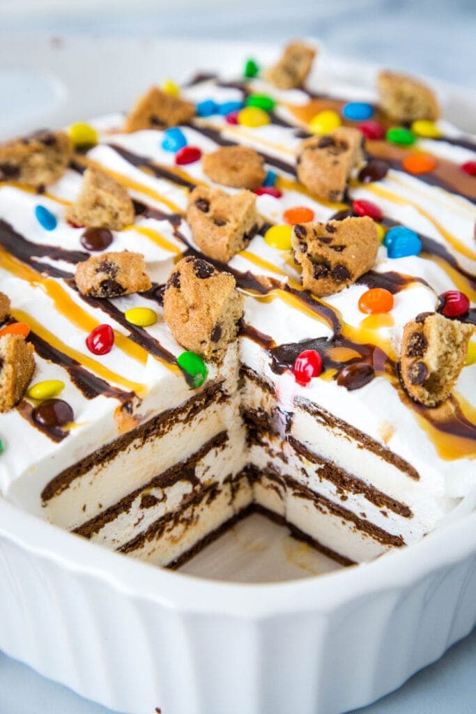 Ice cream sandwich icebox cake - a simple and fun frozen dessert