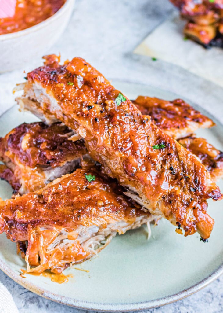 3 cut ribs on a plate