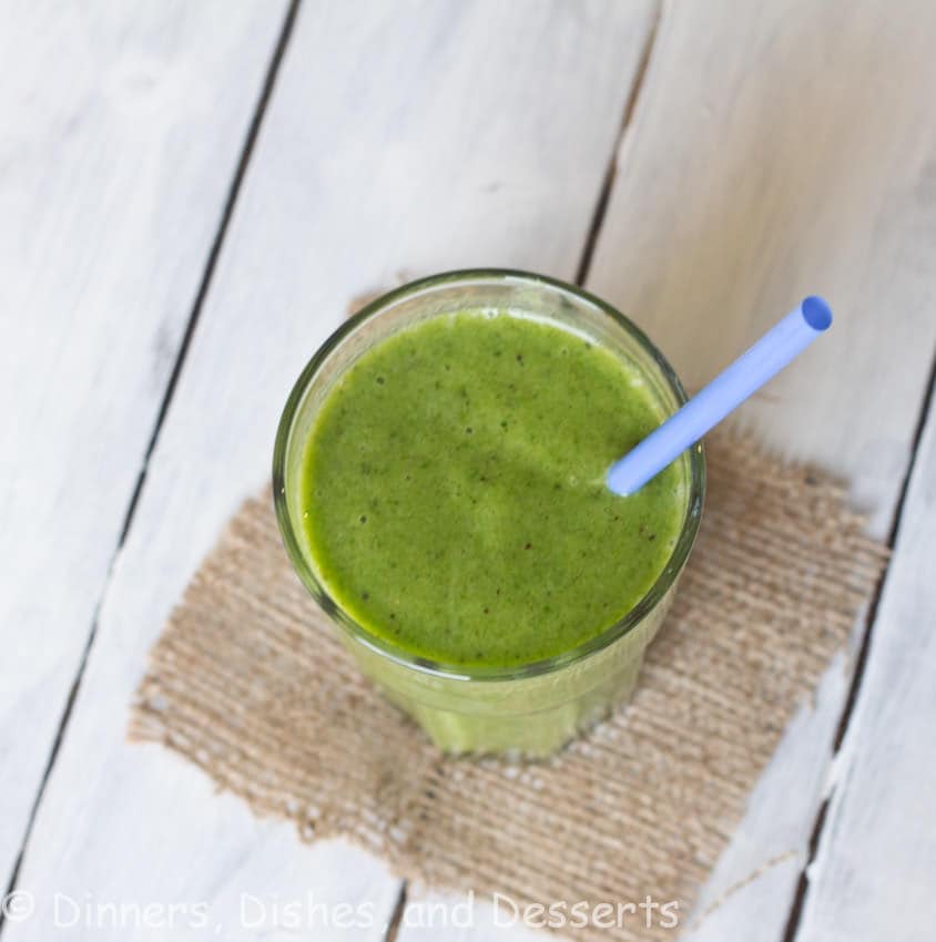 kiwi and spincah smoothie in a cup