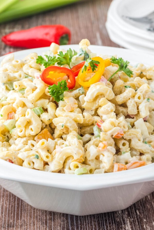 close up easy macaroni salad