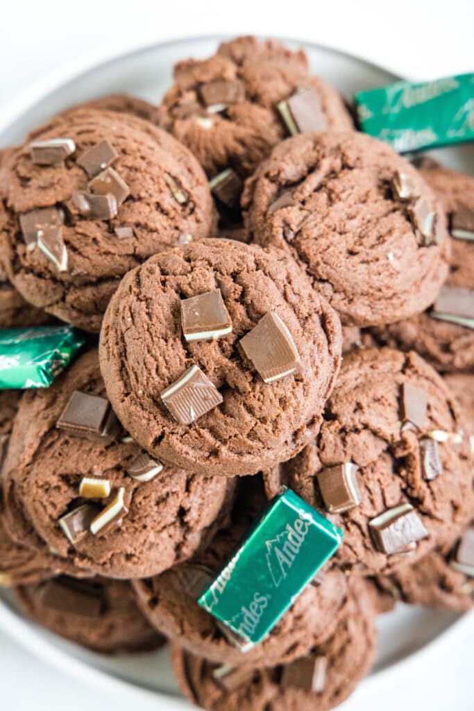 a serving plate with mint chocolate pudding cookies