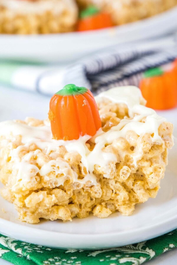 cropped image pumpkin rice krispie treat