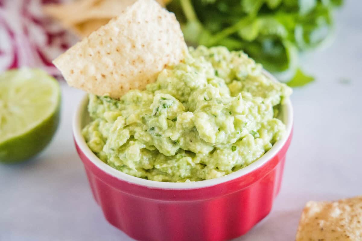 Roasted Garlic Guacamole – Creamy avocados meet mellow, caramelized garlic in this flavor-packed twist on classic guac. It’s quick to make, easy to love, and perfect with chips, tacos, or straight from the spoon.