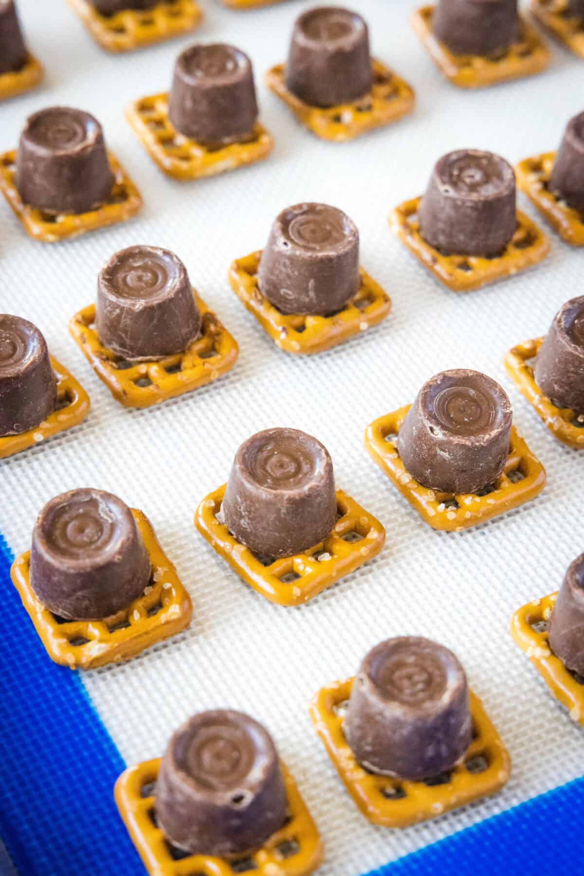 rolo pretzels ready for the oven
