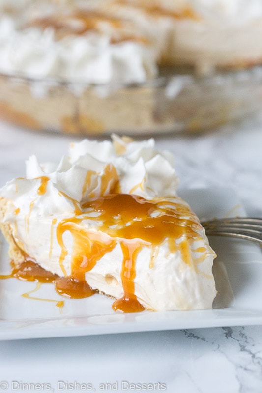 Vanilla Caramel Pie – An easy vanilla cream pie with lots of caramel mixed in.  Topped with homemade whipped cream and a caramel drizzle. Great for holiday entertaining!